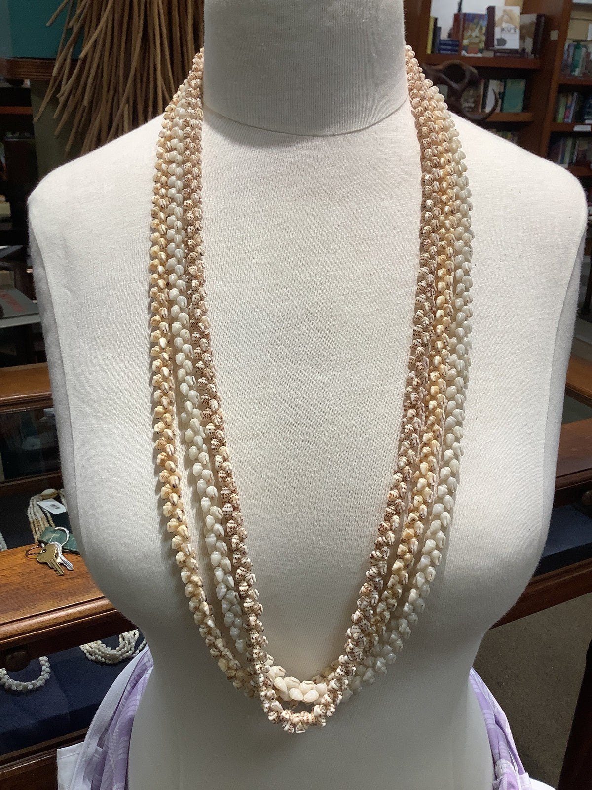 Lei Pikake 3 Strand Momi  32"
