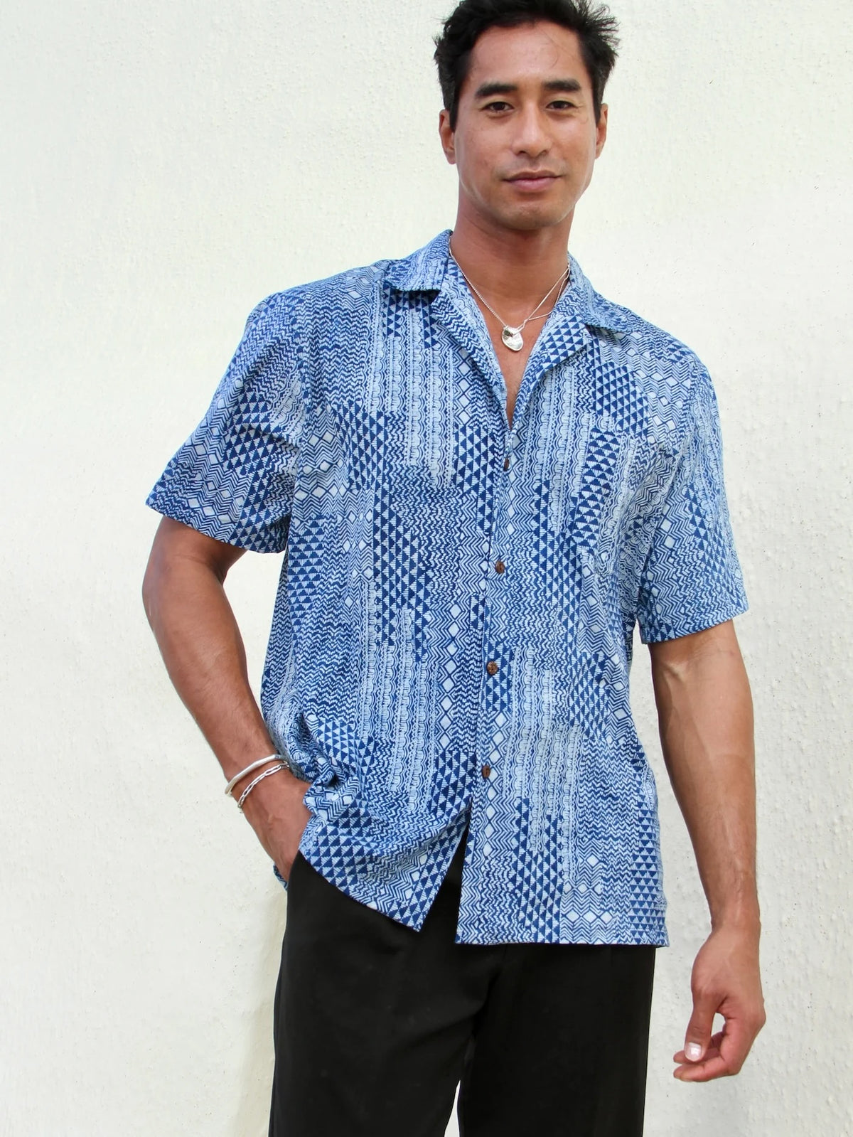 Men's Aloha Short Sleeve Shirt - Huakai in Indigo & White