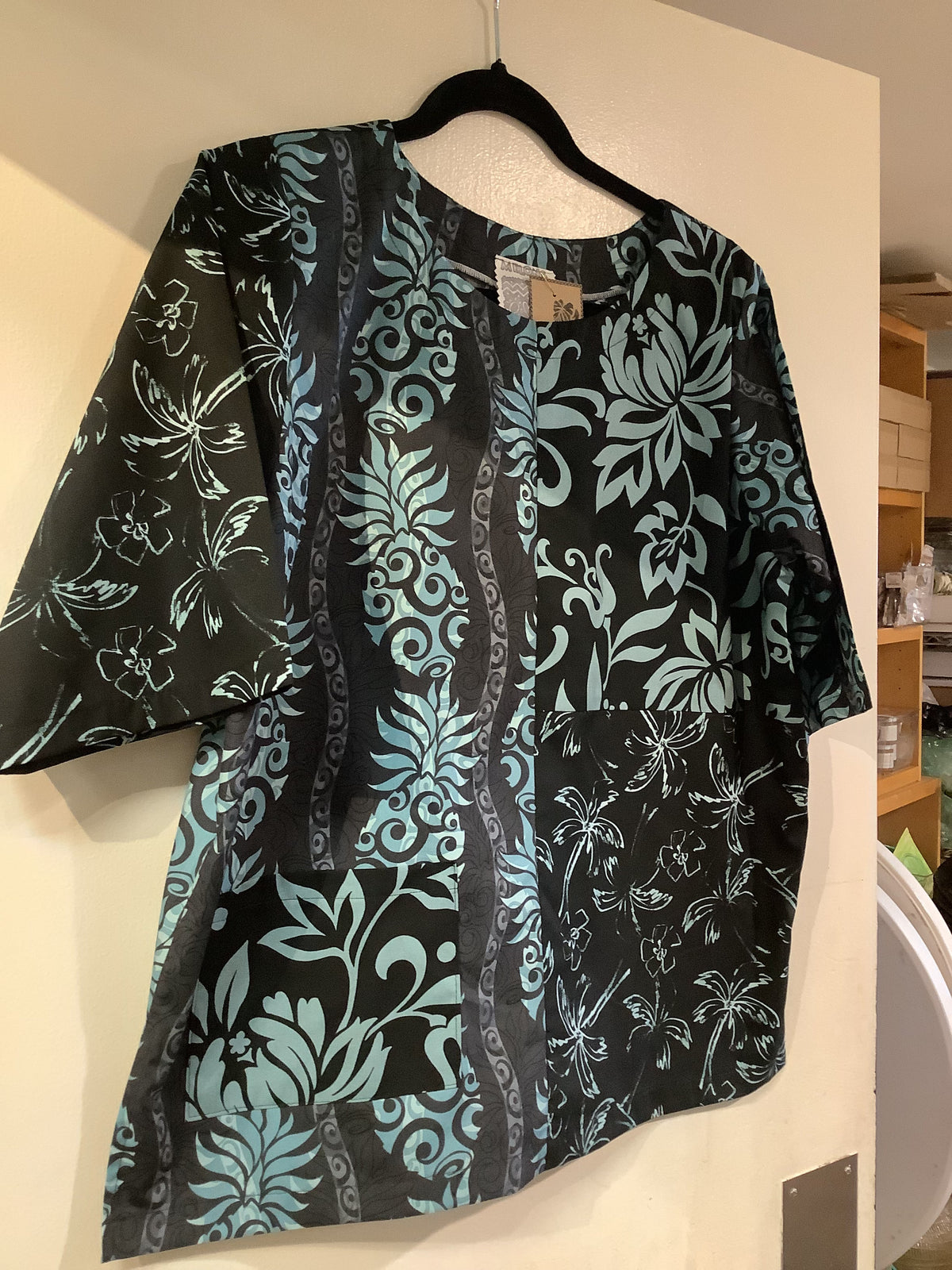 Melons 3/4 Sleeve Black/Aqua Top