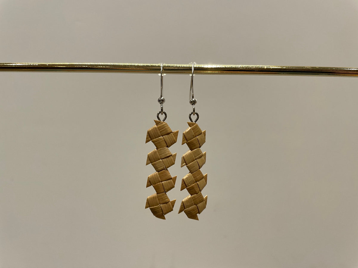 Lauhala Earring 4 Love Knot Natural