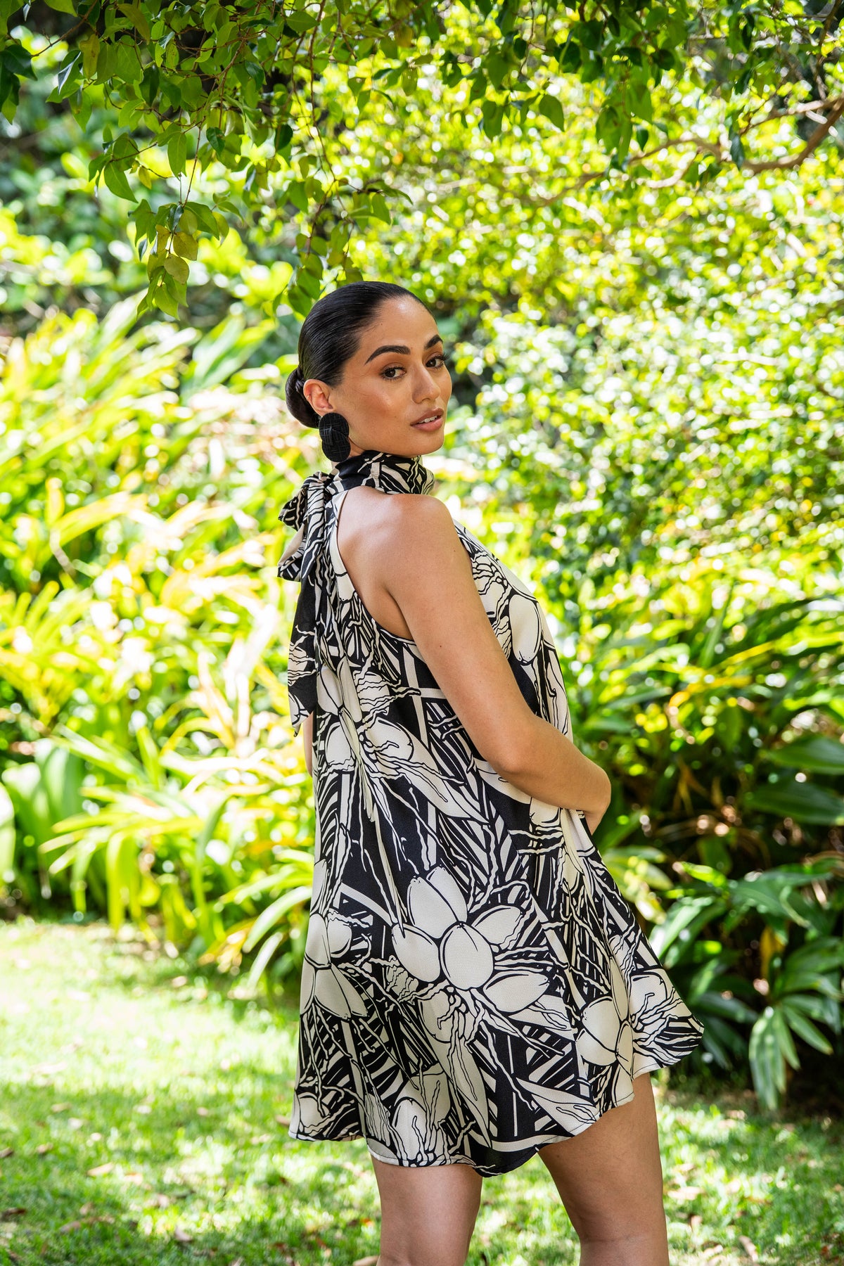 Nenele'a Halter Dress - Black & Silver Sand