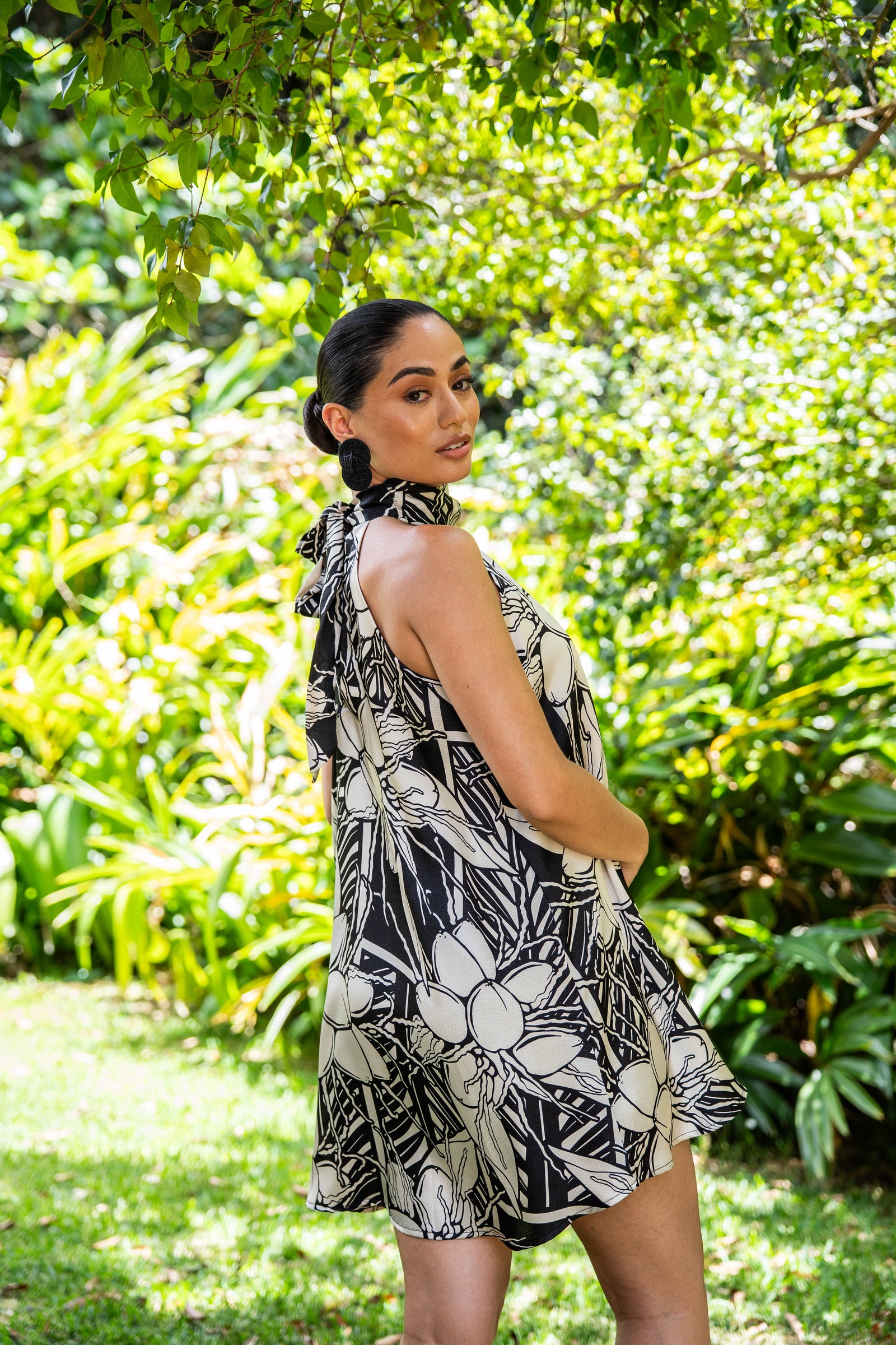 Nenele'a Halter Dress - Black & Silver Sand