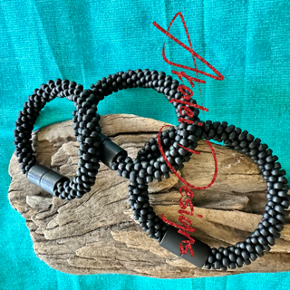 Pop-Up Mākeke - Akalei Designs - Black Matte Bracelet w/ Round Glass Beads - 6.25"