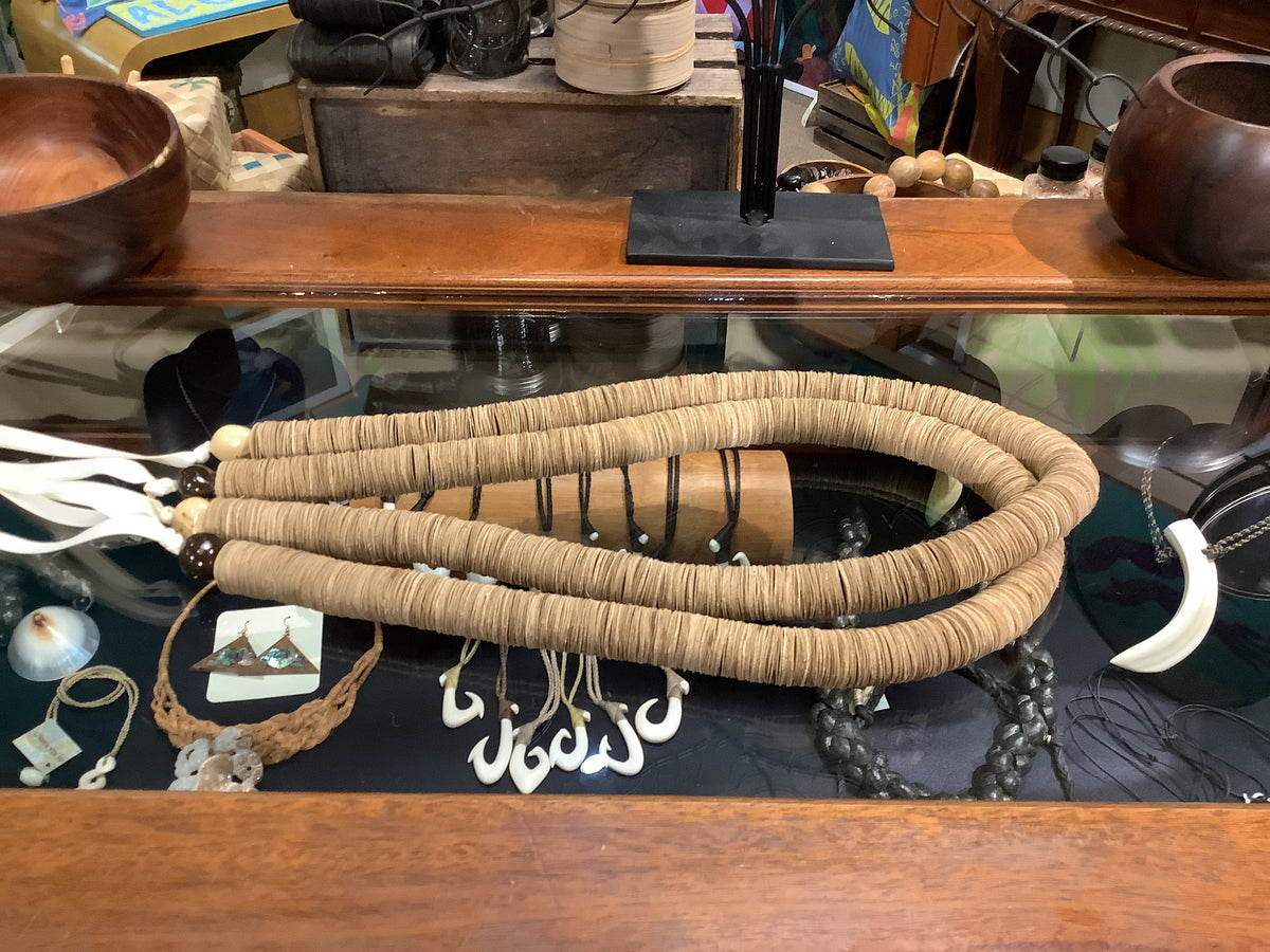 Lei Puka Lauhala W/Kukui Nut by Kanani | Pop-Up Mākeke