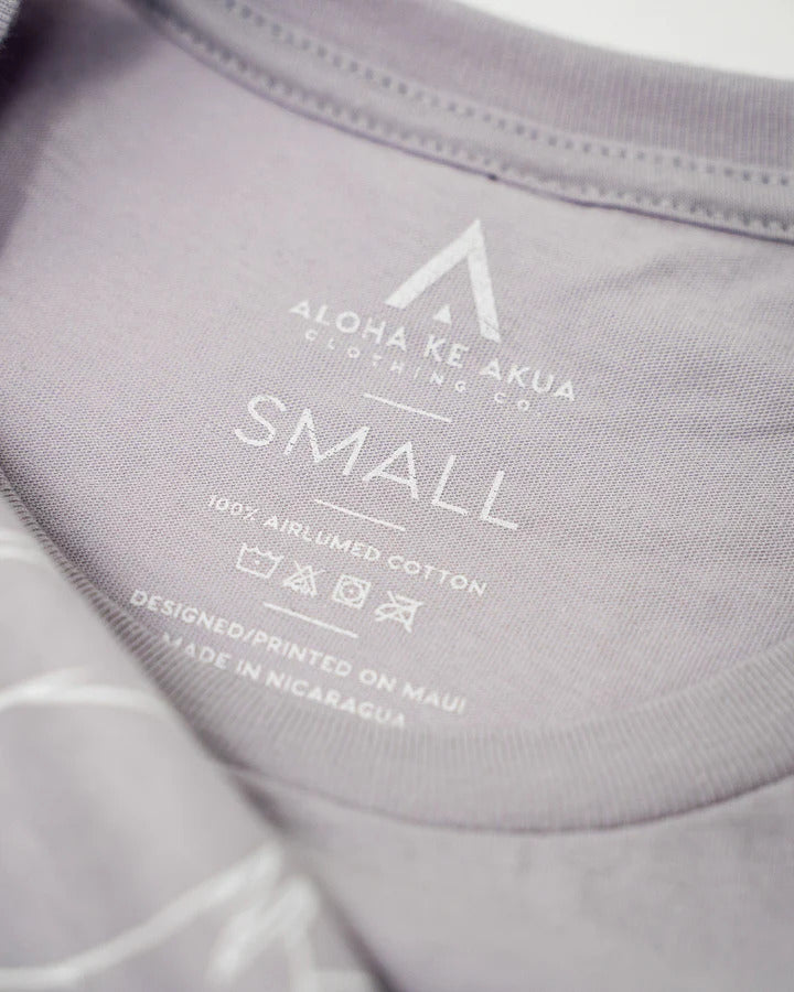 Pop-Up Mākeke - Aloha Ke Akua Clothing - Mai Hopohopo Women's Short Sleeve T-Shirt - Lavender Dust - Tag Close Up