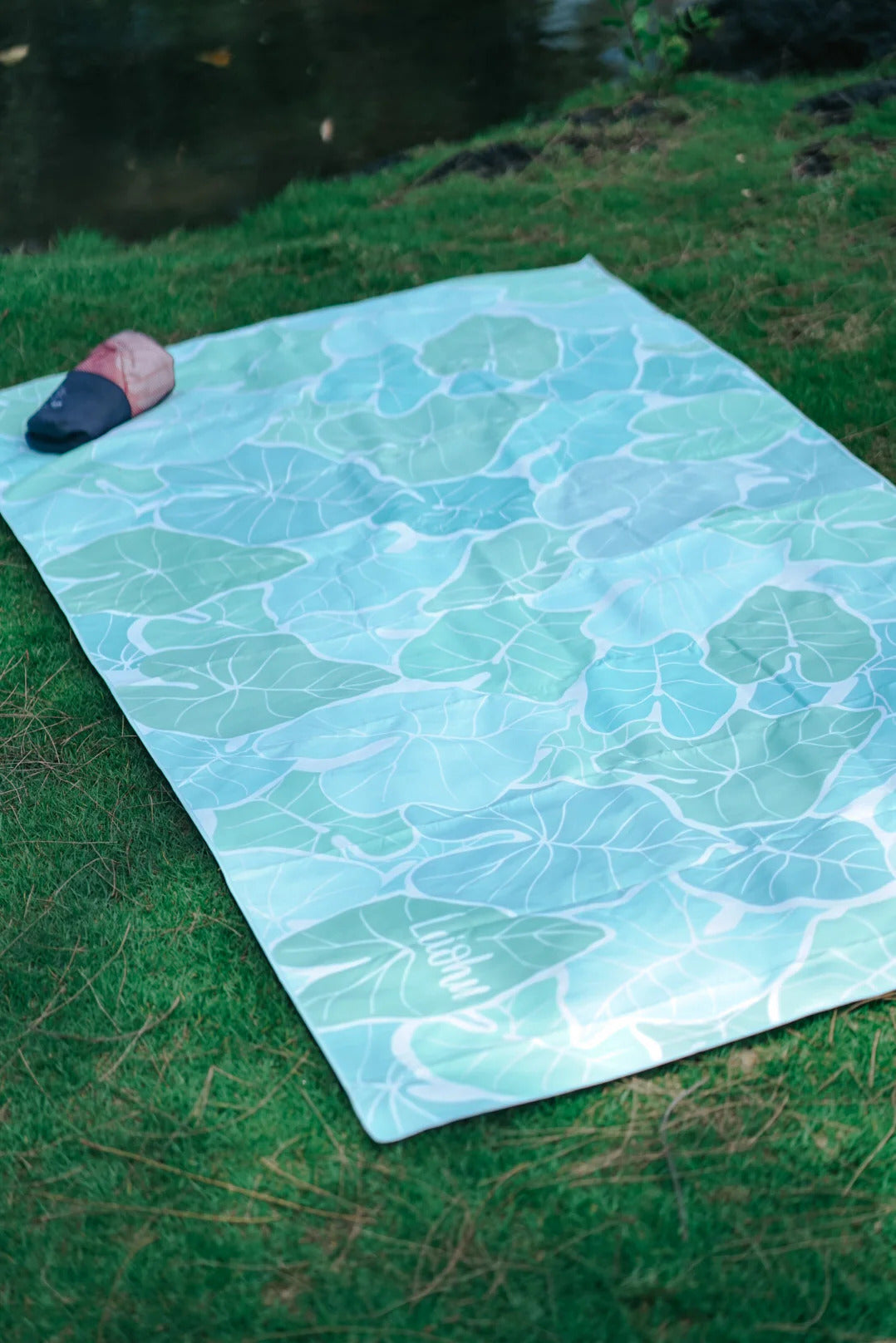 Pop-Up Mākeke - Lei'ohu Designs - Microfiber Beach Towel - Kalo Dream - Front View