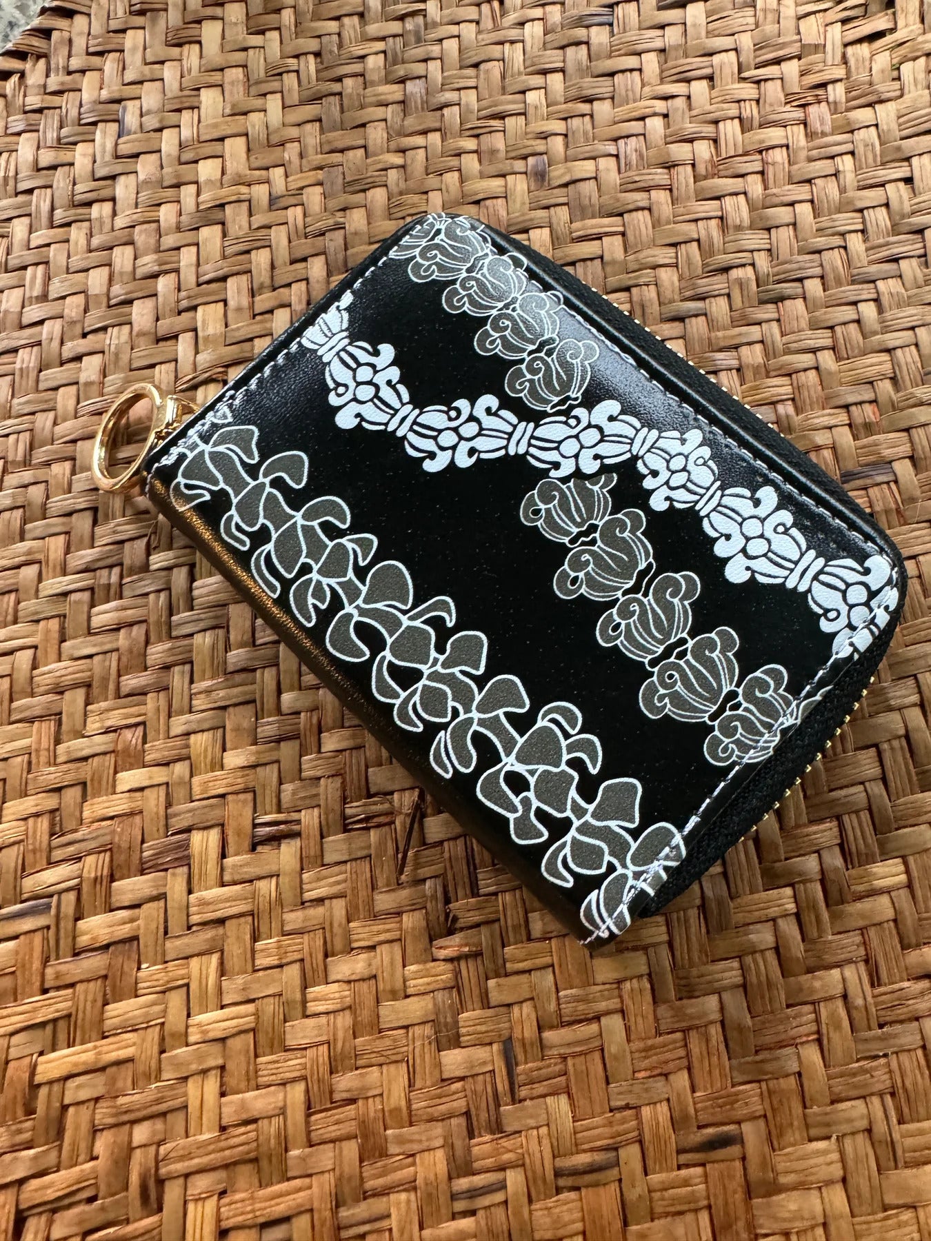 Pop-Up Mākeke - Lei'ohu Designs - Mini Wallet - Forever Lei 'Ele'Ele - Front View