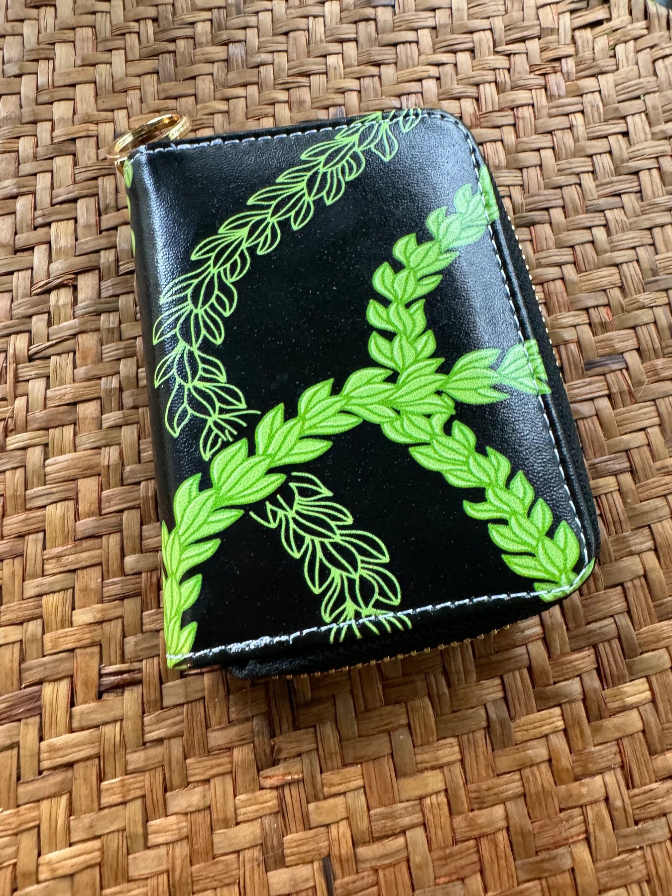 Pop-Up Mākeke - Lei'ohu Designs - Mini Wallet - Pakalana Twist - Front View