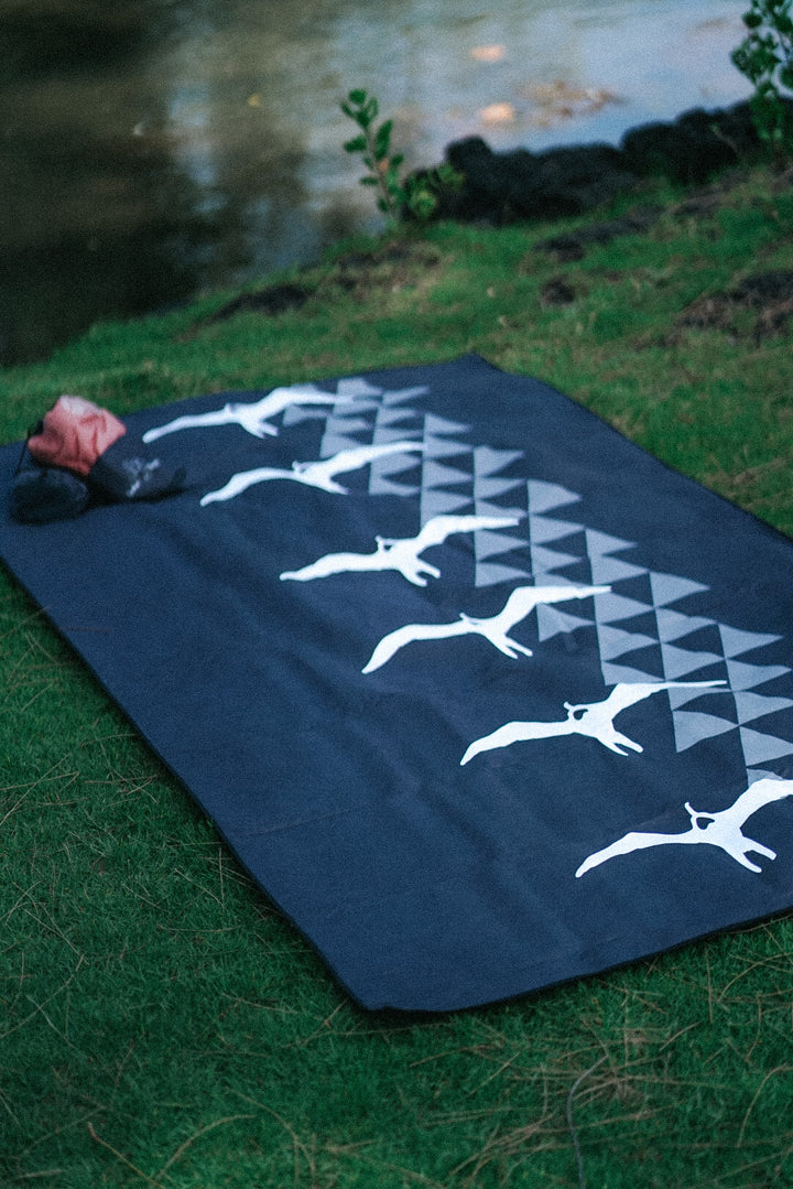Pop-Up Mākeke - Leiohu Designs - Microfiber Beach Towel - Iwa - Front View