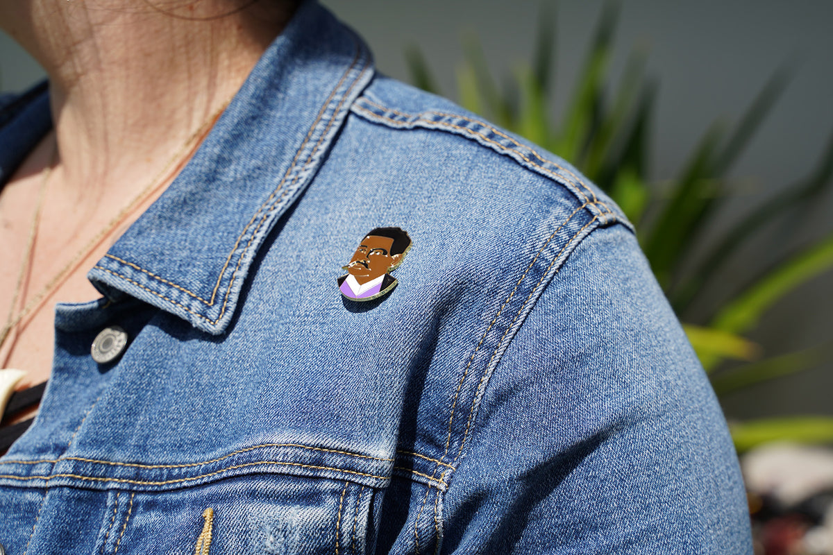 Pop-Up Mākeke - Prince Jonah Kūhiō Kalanianaʻole Pin - In Use