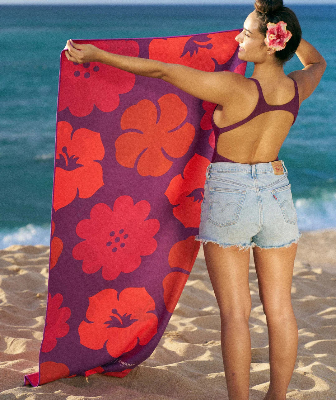 Pop-Up Mākeke - Tag Aloha - Beach Towel - Aloalo with Hawaiian Airlines - Front View