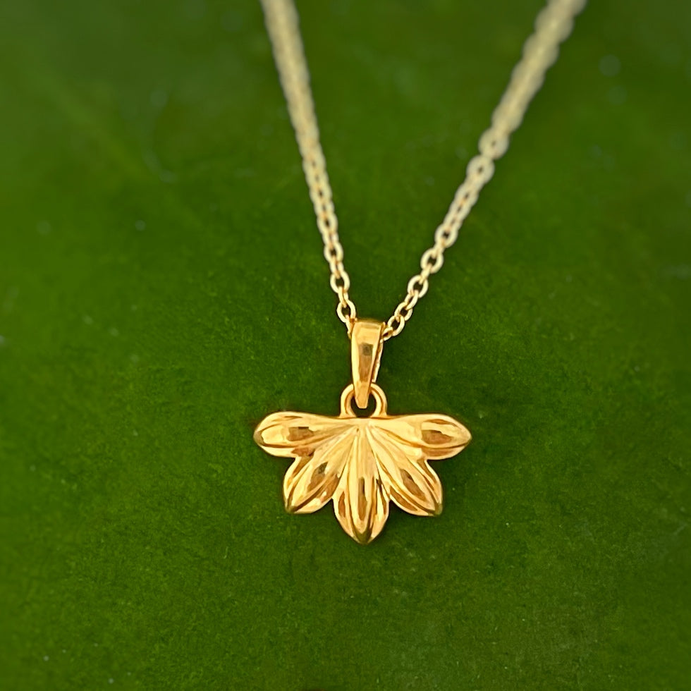 Pop-Up Mākeke - Te Hotu Mana Creations - Naupaka Gold Plated Pendant