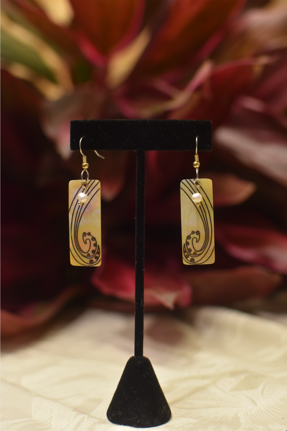 Kaha Mother of Pearl Earrings Nui