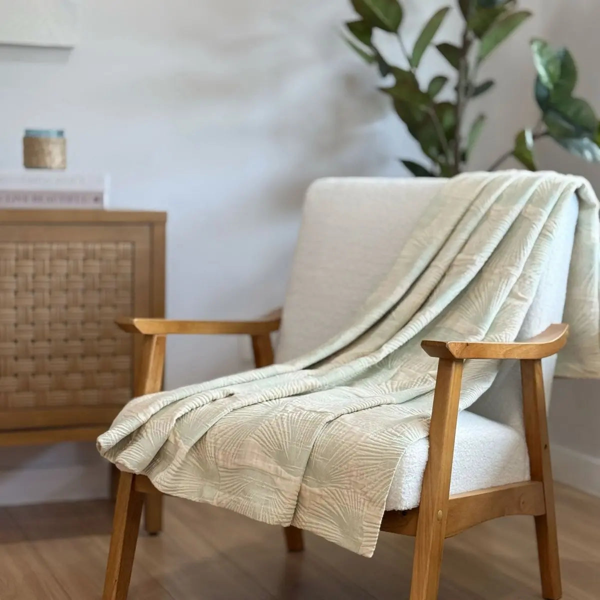 Loulu Matelasse Throw