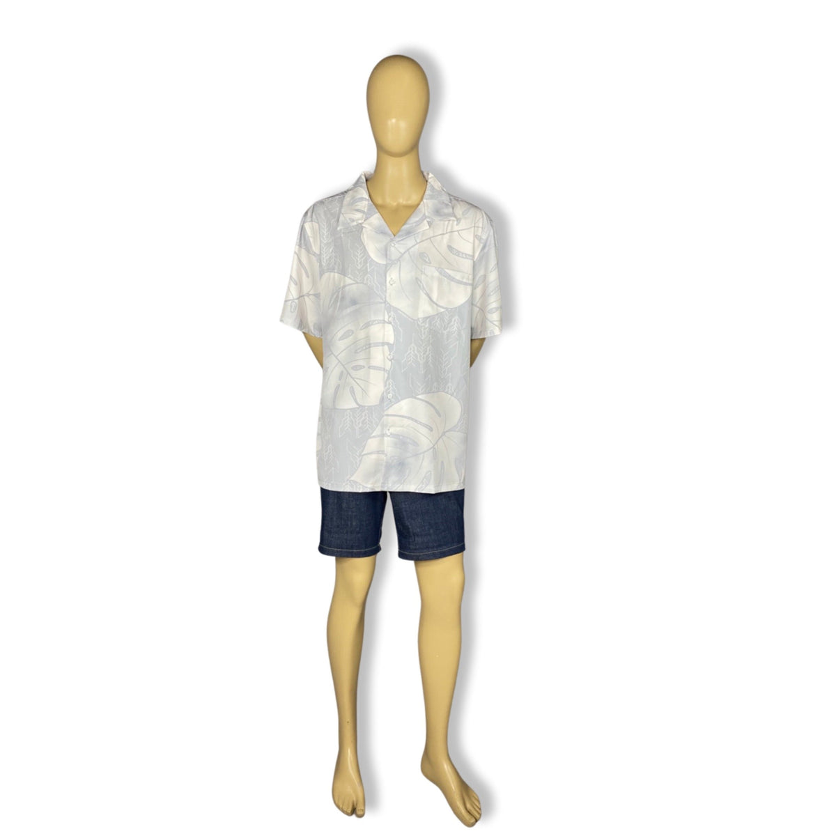 Pop-Up Mākeke - Kini Zamora - Monstera Aloha Shirt - Gray - On Model