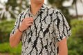 Pop-Up Mākeke - Lexbreezy Hawai'i - Awapuhi Men’s Aloha Shirt - Black & White - Front View